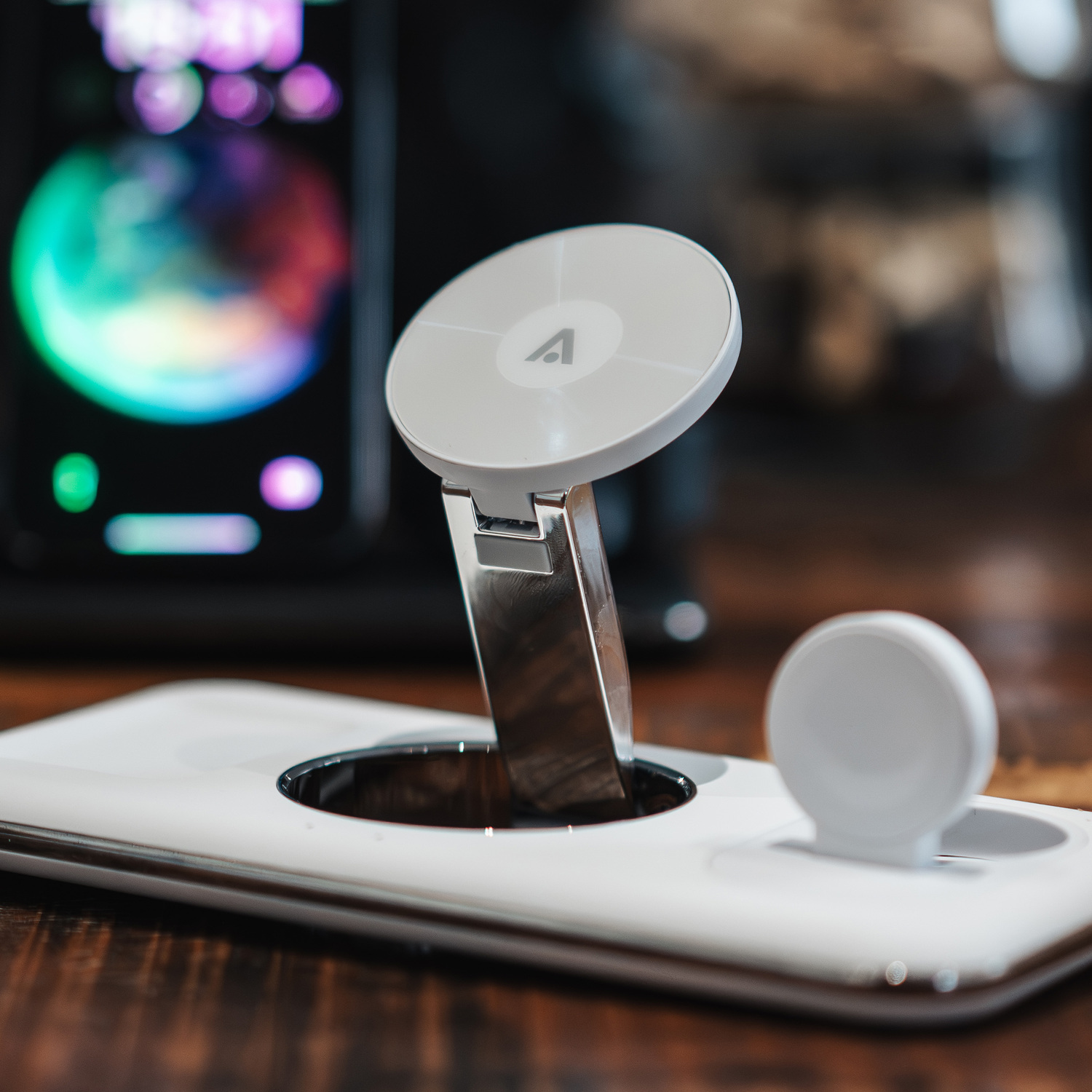 alkaya. | Trifector | 3 in 1 Wireless Ladestation: Handy, Apple Watch und Headset, Kompatibel mit MagSafe-Zubehör, weiß